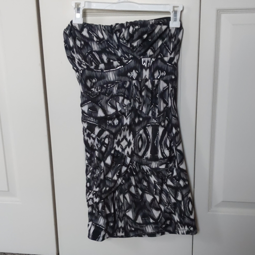 Black and white sleeveless dress size 3